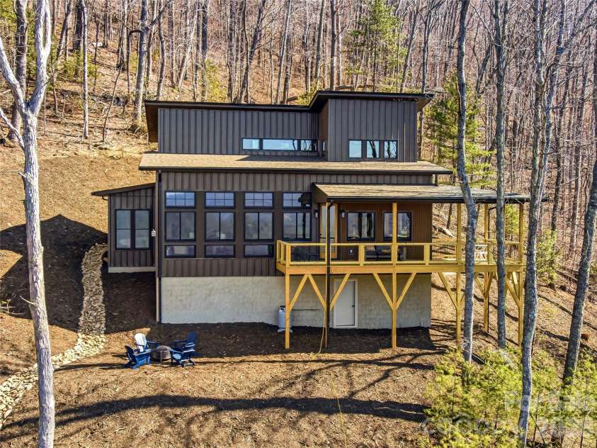 10 Nellie Bell Lane, Swannanoa, NC 28778.  MLS# CAR4363433, YatesRealty ID 10510. 