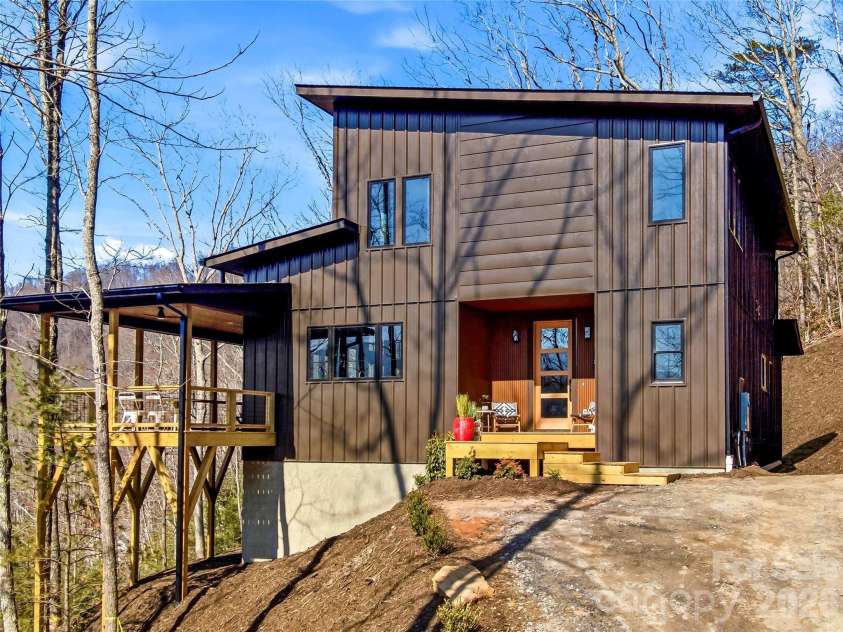10 Nellie Bell Lane, Swannanoa, NC 28778.  MLS# CAR4363433, YatesRealty ID 10510. 