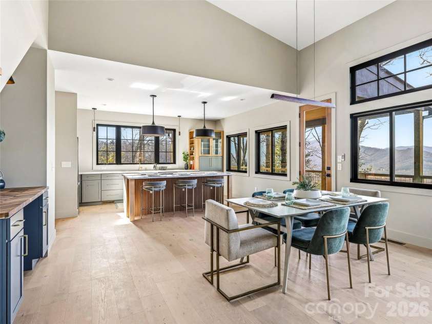10 Nellie Bell Lane, Swannanoa, NC 28778.  MLS# CAR4363433, YatesRealty ID 10510. 