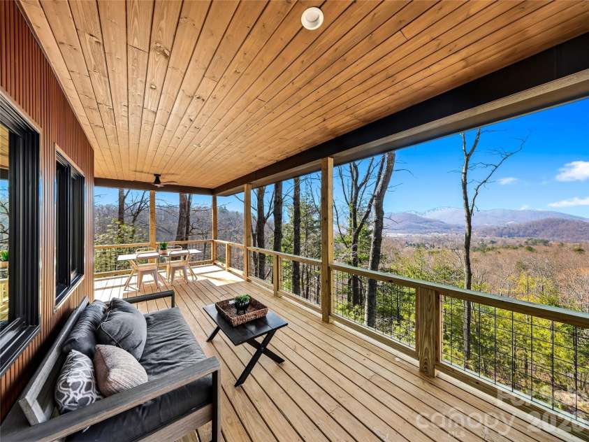 10 Nellie Bell Lane, Swannanoa, NC 28778.  MLS# CAR4363433, YatesRealty ID 10510. 