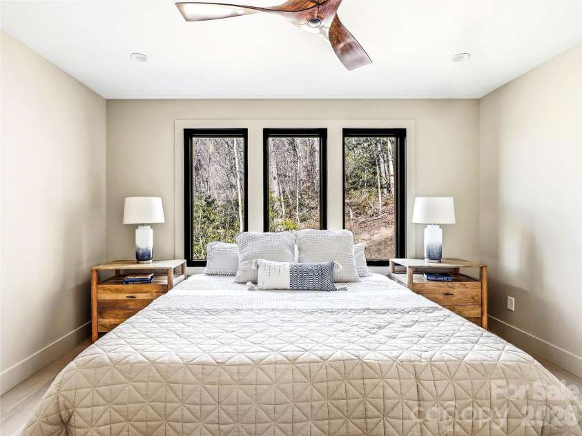 10 Nellie Bell Lane, Swannanoa, NC 28778.  MLS# CAR4363433, YatesRealty ID 10510. 