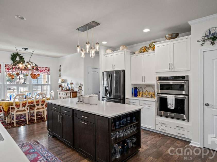 2141 Bud Court, Fort Mill, SC 29715.  MLS# CAR4363745, YatesRealty ID 10511. Staggered cabinets