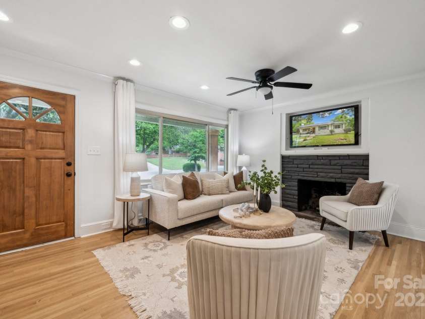 4021 Paisley Place, Charlotte, NC 28208.  MLS# CAR4253006, YatesRealty ID 10511. 