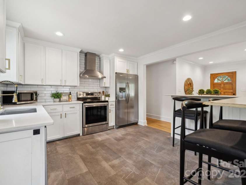 4021 Paisley Place, Charlotte, NC 28208.  MLS# CAR4253006, YatesRealty ID 10511. 