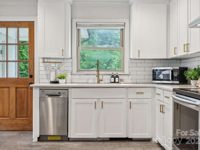 4021 Paisley Place, Charlotte, NC 28208.  MLS# CAR4253006, YatesRealty ID 10511. 