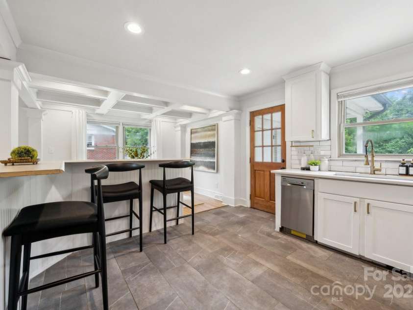 4021 Paisley Place, Charlotte, NC 28208.  MLS# CAR4253006, YatesRealty ID 10511. 
