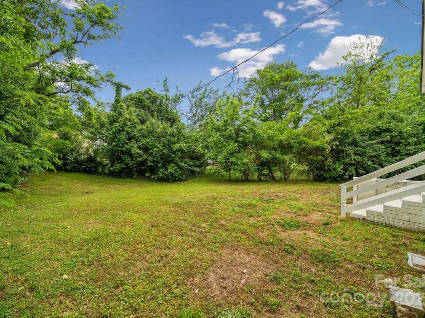 4021 Paisley Place, Charlotte, NC 28208.  MLS# CAR4253006, YatesRealty ID 10511. 