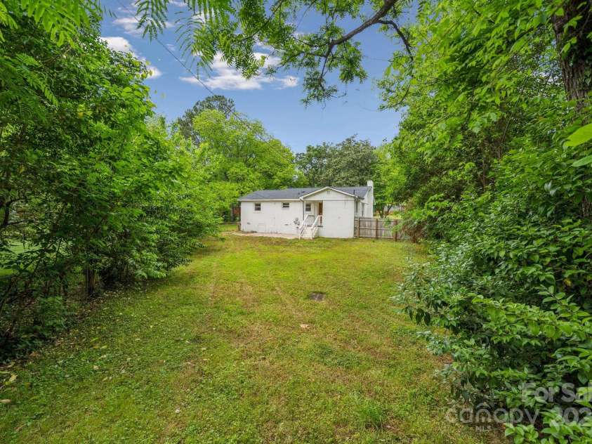 4021 Paisley Place, Charlotte, NC 28208.  MLS# CAR4253006, YatesRealty ID 10511. 