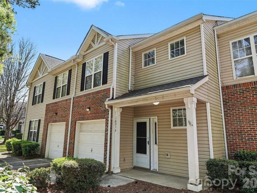 16914 Commons Creek Drive, Charlotte, NC 28277.  MLS# CAR4364676, YatesRealty ID 10512. 