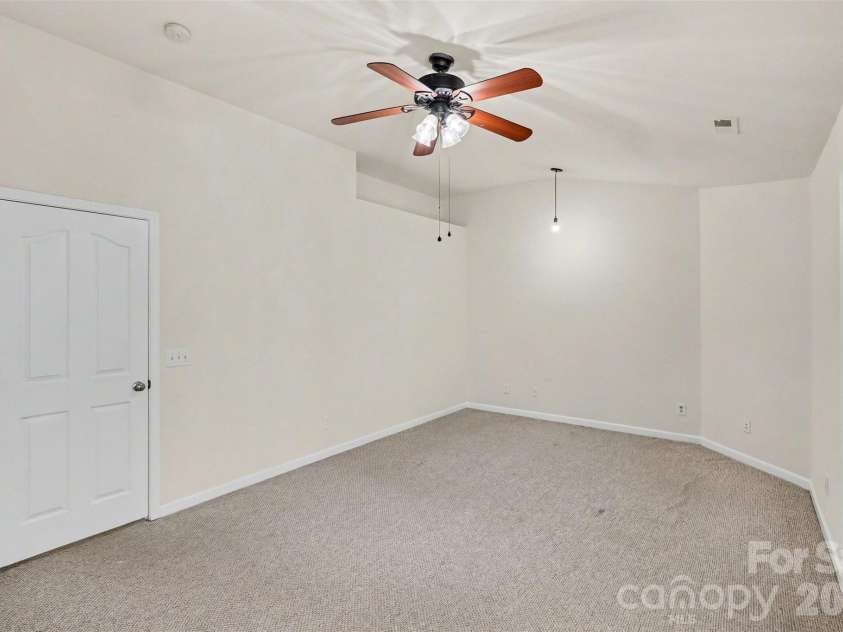 16914 Commons Creek Drive, Charlotte, NC 28277.  MLS# CAR4364676, YatesRealty ID 10512. 