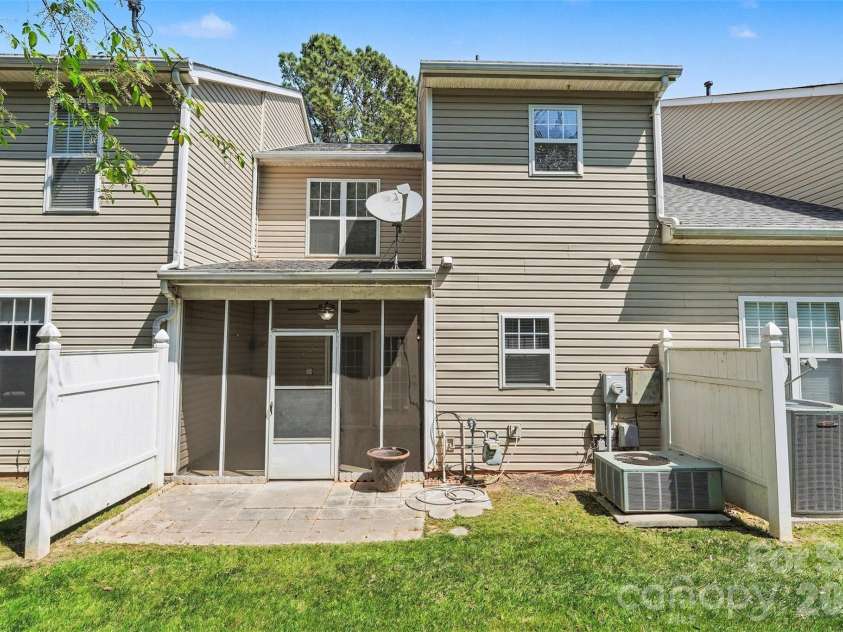 16914 Commons Creek Drive, Charlotte, NC 28277.  MLS# CAR4364676, YatesRealty ID 10512. Backyard