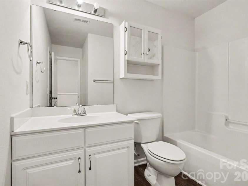16914 Commons Creek Drive, Charlotte, NC 28277.  MLS# CAR4364676, YatesRealty ID 10512. Bath #2