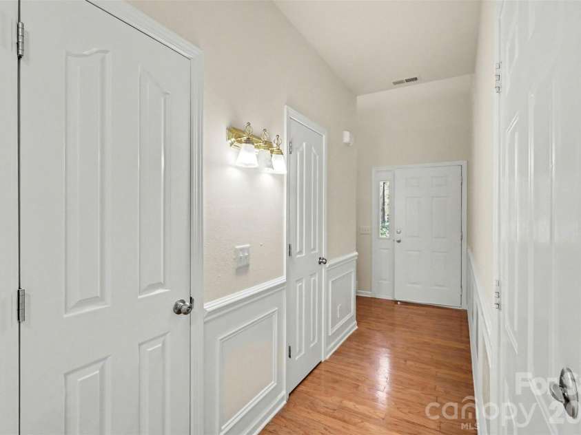 16914 Commons Creek Drive, Charlotte, NC 28277.  MLS# CAR4364676, YatesRealty ID 10512. Foyer
