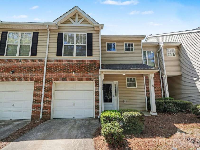 16914 Commons Creek Drive, Charlotte, NC 28277.  MLS# CAR4364676, YatesRealty ID 10512. Front door with long driveway