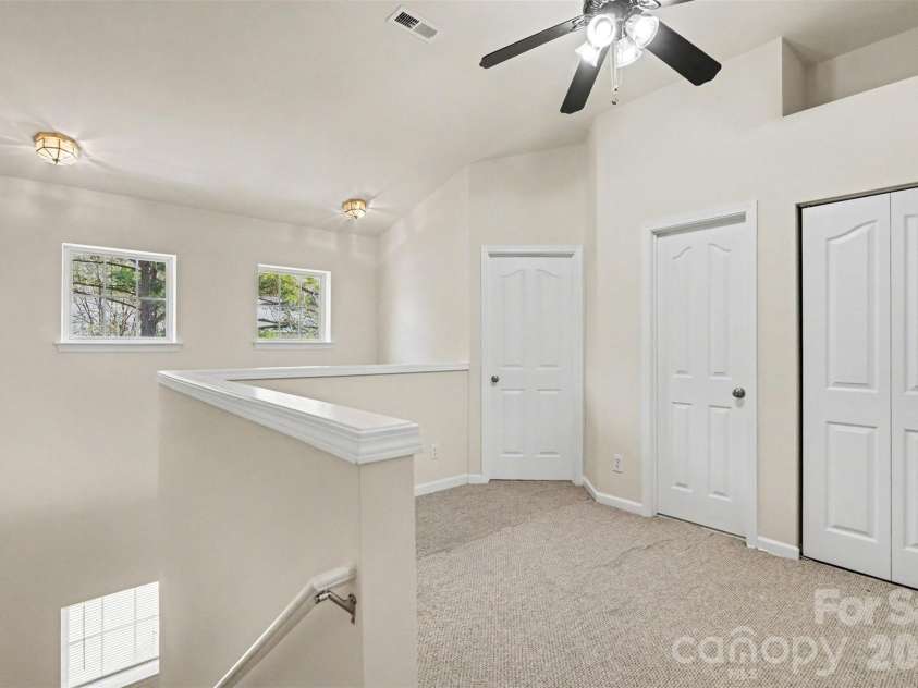 16914 Commons Creek Drive, Charlotte, NC 28277.  MLS# CAR4364676, YatesRealty ID 10512. Loft
