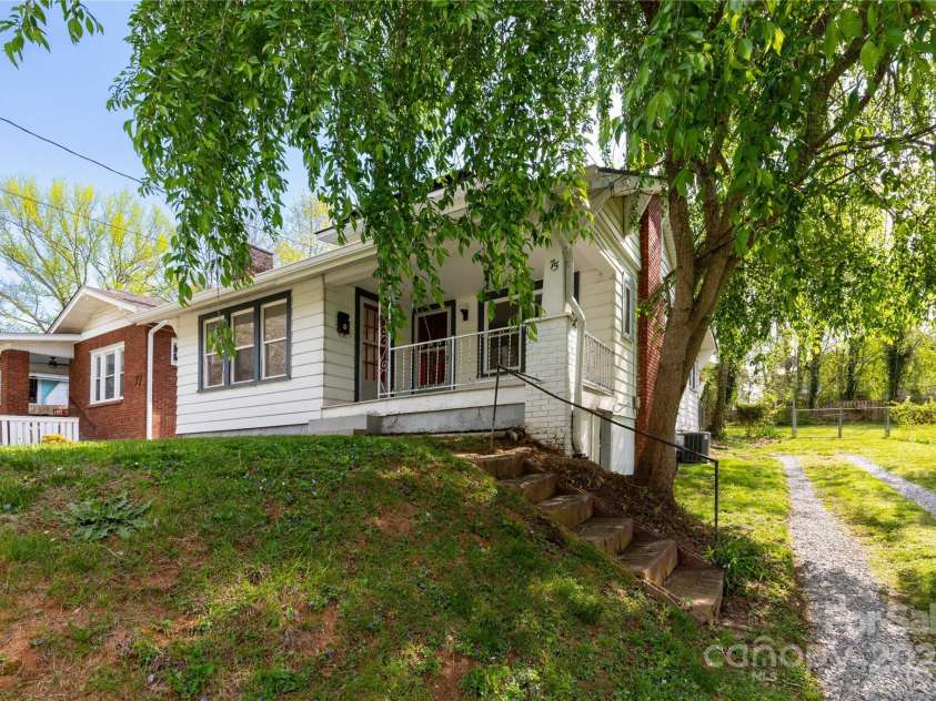 75 Mitchell Avenue, Asheville, NC 28806.  MLS# CAR4240463, YatesRealty ID 10512. 