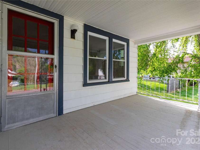 75 Mitchell Avenue, Asheville, NC 28806.  MLS# CAR4240463, YatesRealty ID 10512. 
