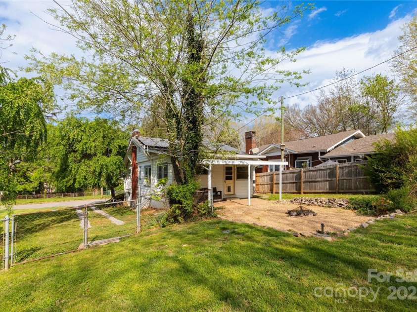 75 Mitchell Avenue, Asheville, NC 28806.  MLS# CAR4240463, YatesRealty ID 10512. 
