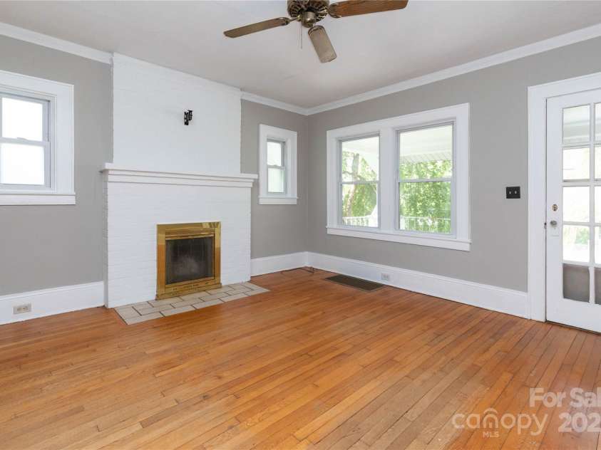 75 Mitchell Avenue, Asheville, NC 28806.  MLS# CAR4240463, YatesRealty ID 10512. 