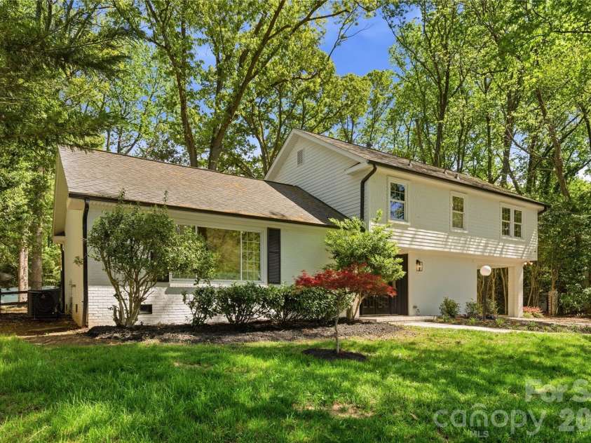 6523 Tall Oaks Trail, Charlotte, NC 28210.  MLS# CAR4366481, YatesRealty ID 10513. 