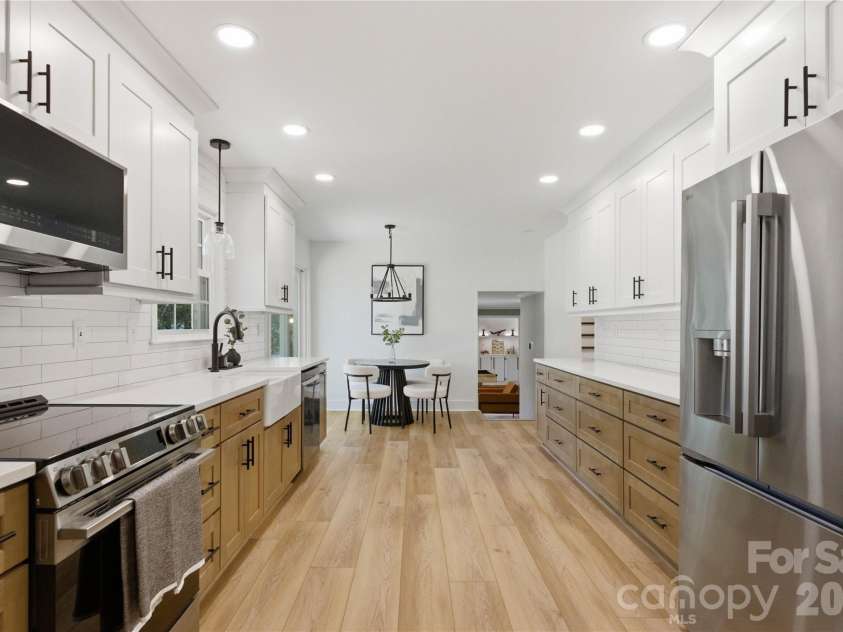 6523 Tall Oaks Trail, Charlotte, NC 28210.  MLS# CAR4366481, YatesRealty ID 10513. 