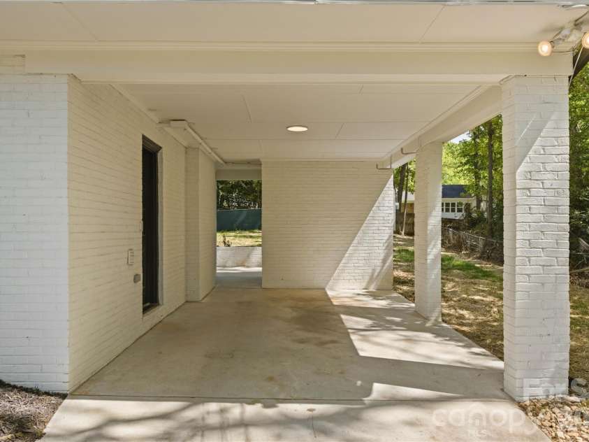 6523 Tall Oaks Trail, Charlotte, NC 28210.  MLS# CAR4366481, YatesRealty ID 10513. 