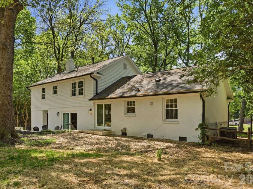 6523 Tall Oaks Trail, Charlotte, NC 28210.  MLS# CAR4366481, YatesRealty ID 10513. 