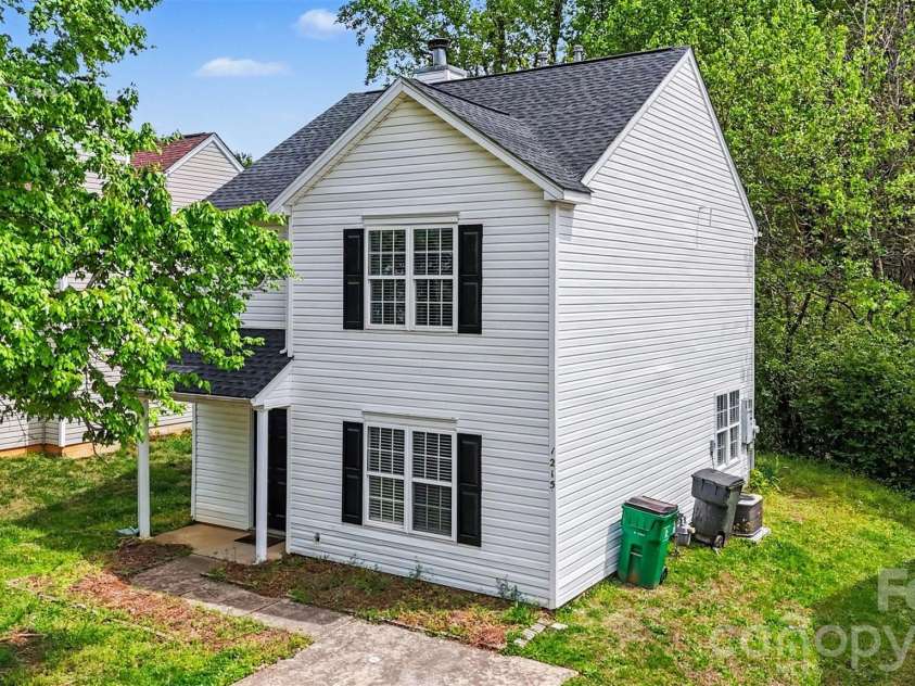 1215 Mcallister Drive, Charlotte, NC 28216.  MLS# CAR4367295, YatesRealty ID 10514. 