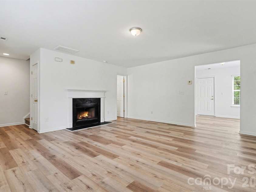 1215 Mcallister Drive, Charlotte, NC 28216.  MLS# CAR4367295, YatesRealty ID 10514. 