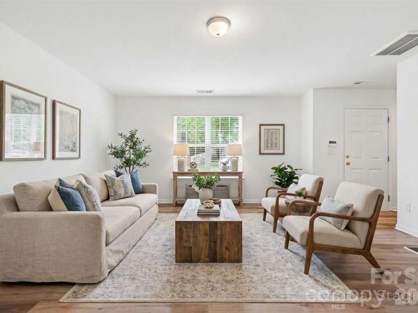 1215 Mcallister Drive, Charlotte, NC 28216.  MLS# CAR4367295, YatesRealty ID 10514. 