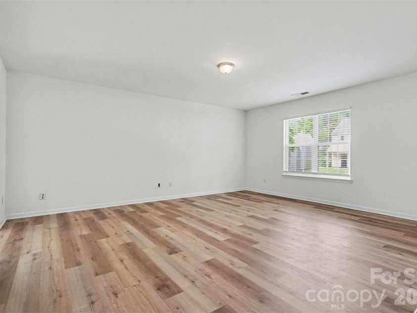 1215 Mcallister Drive, Charlotte, NC 28216.  MLS# CAR4367295, YatesRealty ID 10514. 