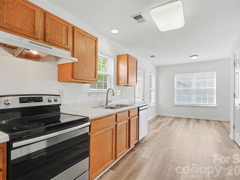 1215 Mcallister Drive, Charlotte, NC 28216.  MLS# CAR4367295, YatesRealty ID 10514. 