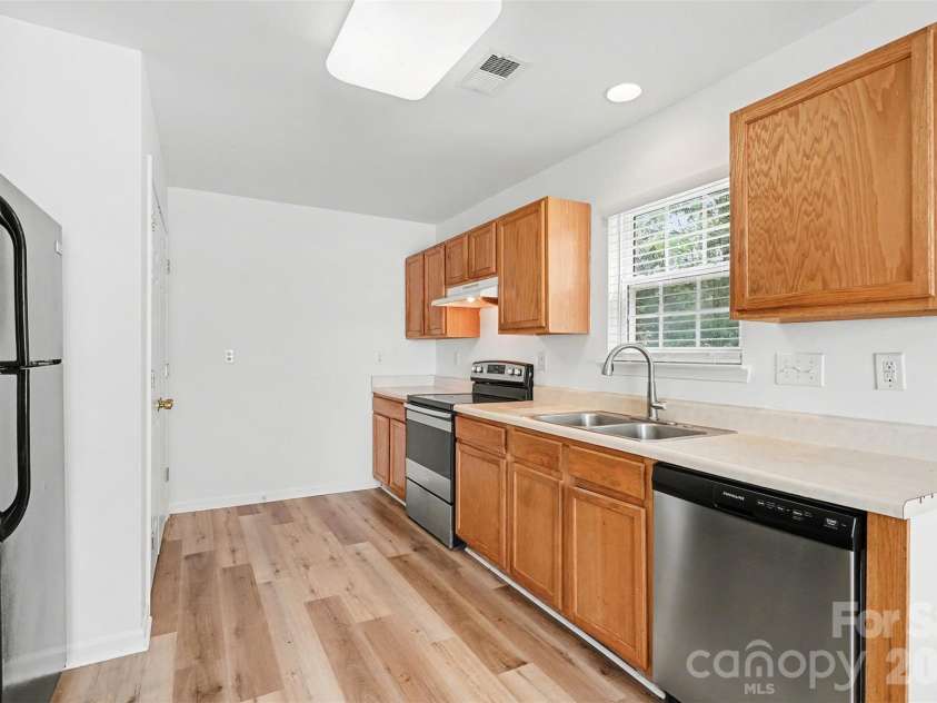 1215 Mcallister Drive, Charlotte, NC 28216.  MLS# CAR4367295, YatesRealty ID 10514. 