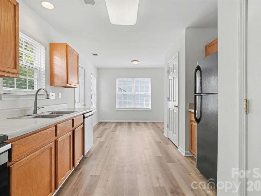 1215 Mcallister Drive, Charlotte, NC 28216.  MLS# CAR4367295, YatesRealty ID 10514. 