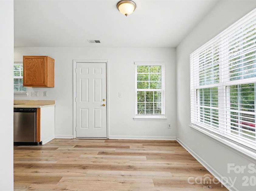 1215 Mcallister Drive, Charlotte, NC 28216.  MLS# CAR4367295, YatesRealty ID 10514. 