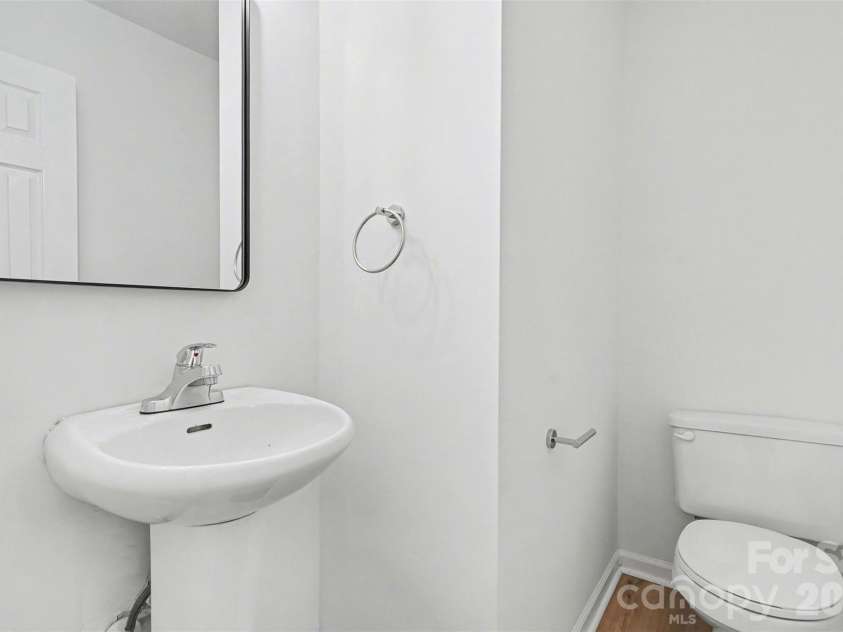 1215 Mcallister Drive, Charlotte, NC 28216.  MLS# CAR4367295, YatesRealty ID 10514. 