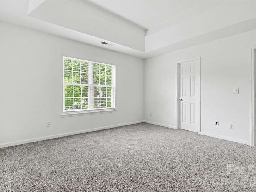 1215 Mcallister Drive, Charlotte, NC 28216.  MLS# CAR4367295, YatesRealty ID 10514. 