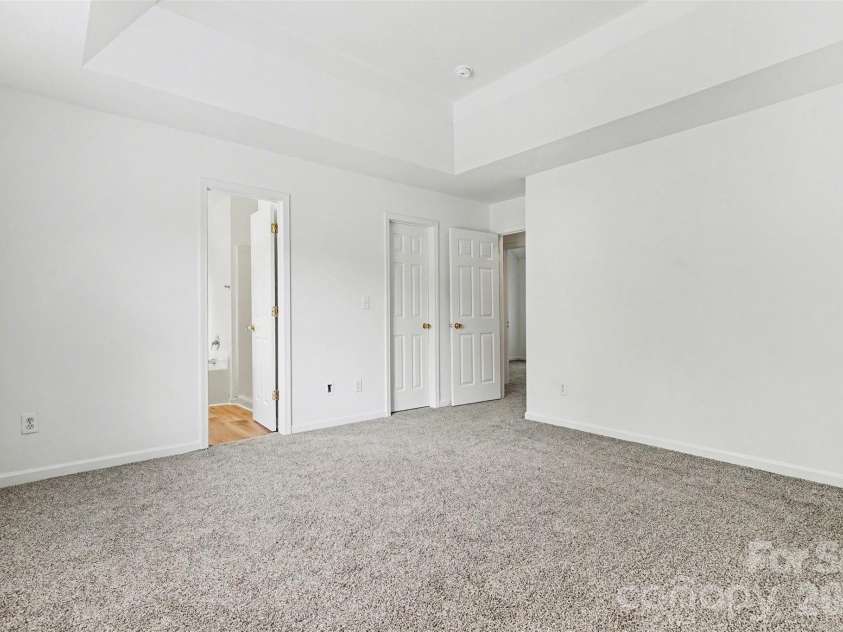 1215 Mcallister Drive, Charlotte, NC 28216.  MLS# CAR4367295, YatesRealty ID 10514. 