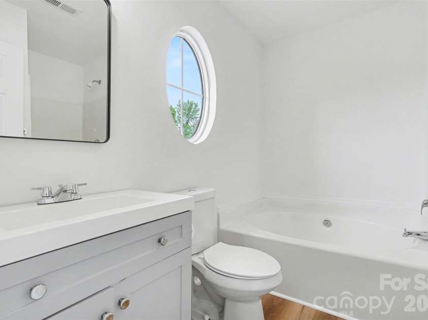 1215 Mcallister Drive, Charlotte, NC 28216.  MLS# CAR4367295, YatesRealty ID 10514. 