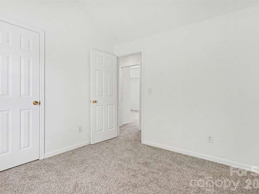1215 Mcallister Drive, Charlotte, NC 28216.  MLS# CAR4367295, YatesRealty ID 10514. 