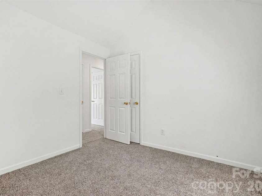 1215 Mcallister Drive, Charlotte, NC 28216.  MLS# CAR4367295, YatesRealty ID 10514. 