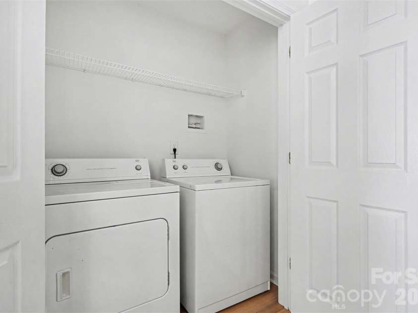1215 Mcallister Drive, Charlotte, NC 28216.  MLS# CAR4367295, YatesRealty ID 10514. 