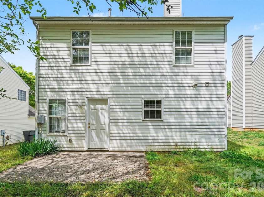 1215 Mcallister Drive, Charlotte, NC 28216.  MLS# CAR4367295, YatesRealty ID 10514. 