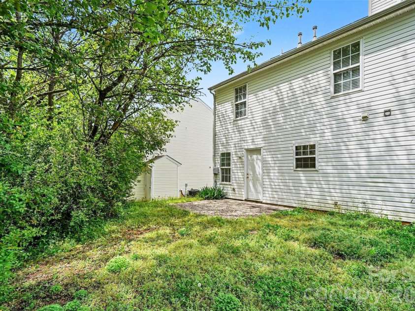 1215 Mcallister Drive, Charlotte, NC 28216.  MLS# CAR4367295, YatesRealty ID 10514. 