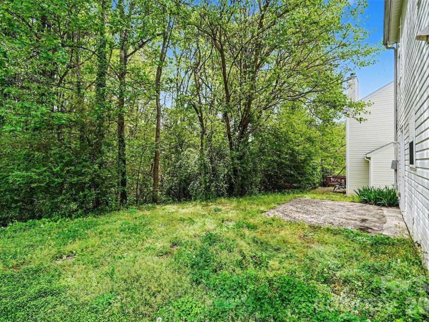 1215 Mcallister Drive, Charlotte, NC 28216.  MLS# CAR4367295, YatesRealty ID 10514. 