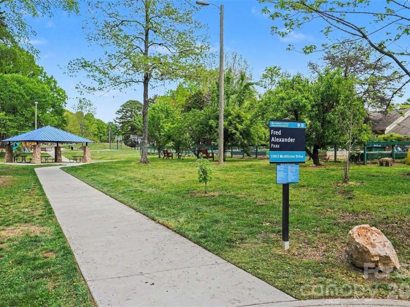 1215 Mcallister Drive, Charlotte, NC 28216.  MLS# CAR4367295, YatesRealty ID 10514. 