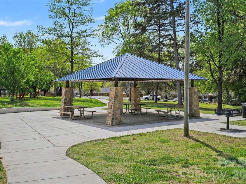 1215 Mcallister Drive, Charlotte, NC 28216.  MLS# CAR4367295, YatesRealty ID 10514. 