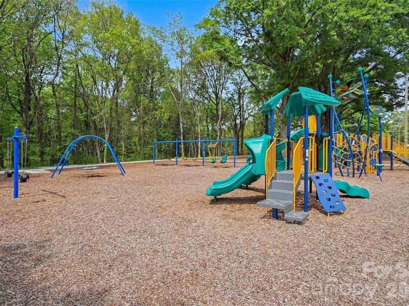 1215 Mcallister Drive, Charlotte, NC 28216.  MLS# CAR4367295, YatesRealty ID 10514. 