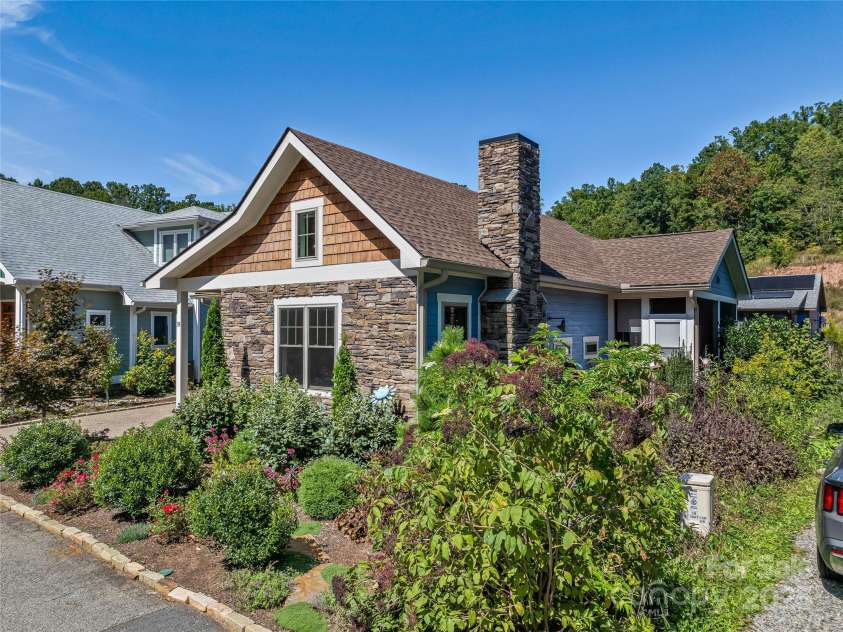 18 Destination Drive, Asheville, NC 28806.  MLS# CAR4305303, YatesRealty ID 10515. 