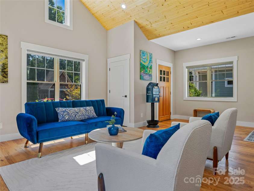 18 Destination Drive, Asheville, NC 28806.  MLS# CAR4305303, YatesRealty ID 10515. 
